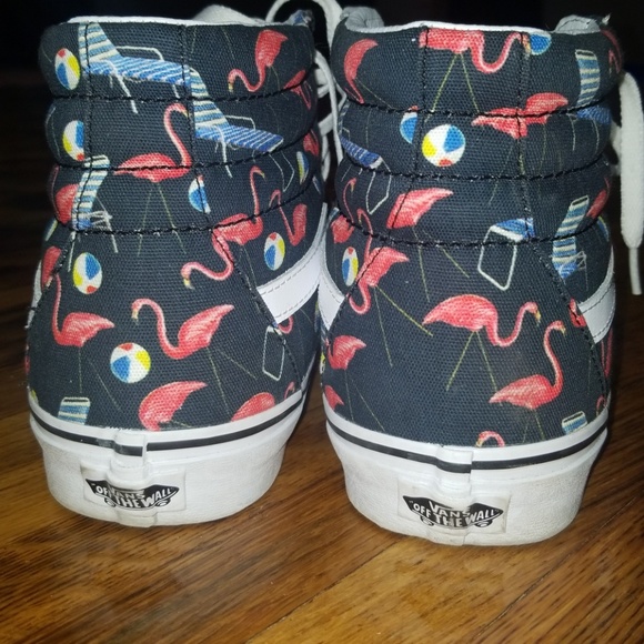 Van's - Picture 3 of 6